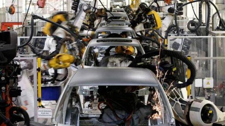 خبرنگاران کوشش اسپانیا برای کاهش پیامدهای کرونا بر صنعت خودروسازی