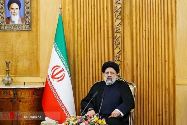 مبارزه با فساد سربازان و سرداران فراوانی دارد؛ پرچمدار مبارزه با فساد سربازان و سرداران فراوانی دارد؛ پرچمدار خود رهبری است ، اجازه نخواهیم داد فساد در هیچ کجای نظام اداری لانه کند خبرنگاران