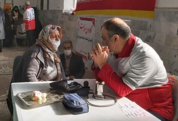 خبرنگاران روستائیان قم از خدمات کاروان سلامت هلال احمر خبرنگاران روستائیان قم از خدمات کاروان سلامت هلال احمر بهره مند شدند