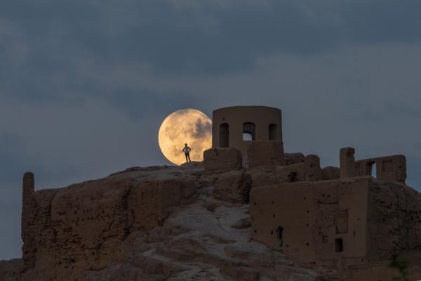 گردشگران خارجی آتشگاه را در گوگل چگونه توصیف می کنند؟